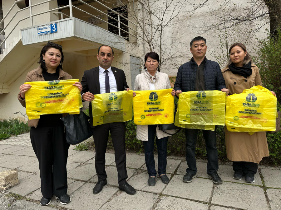 Бишкекчан призывают выносить мусор после 19.00 в целях борьбы с пробками
