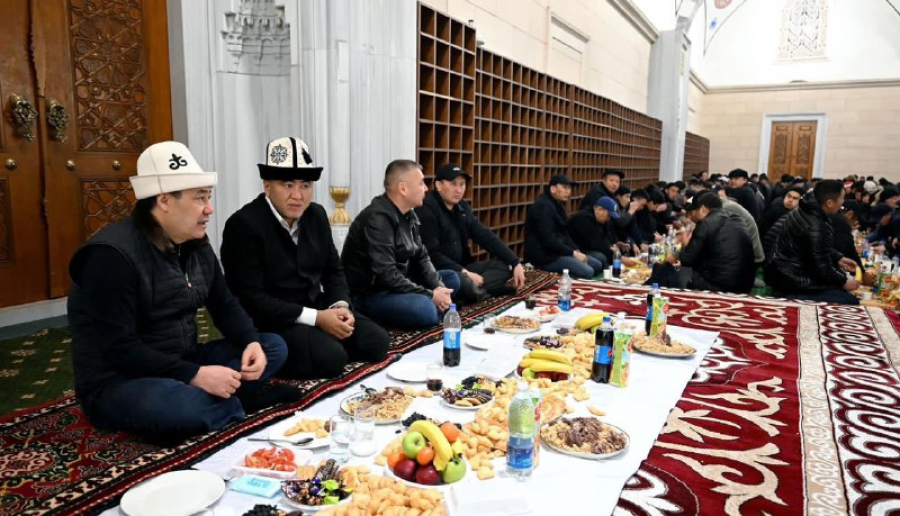 Глава государства посетил центральную мечеть