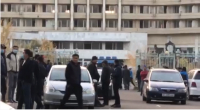 В Бишкеке на правительственной трассе собралось около 1,5 тыс. человек (видео)