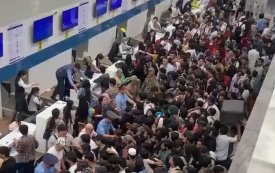 В аэропорту «Манас» объяснили скопление там иностранцев (видео)