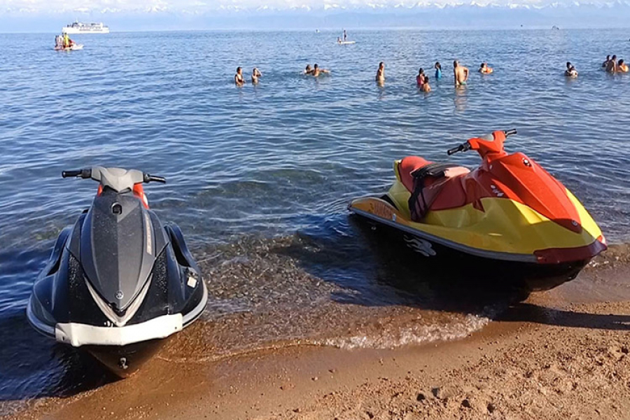 На Иссык-Куле водный скутер наехал на человека. Пострадавший скончался