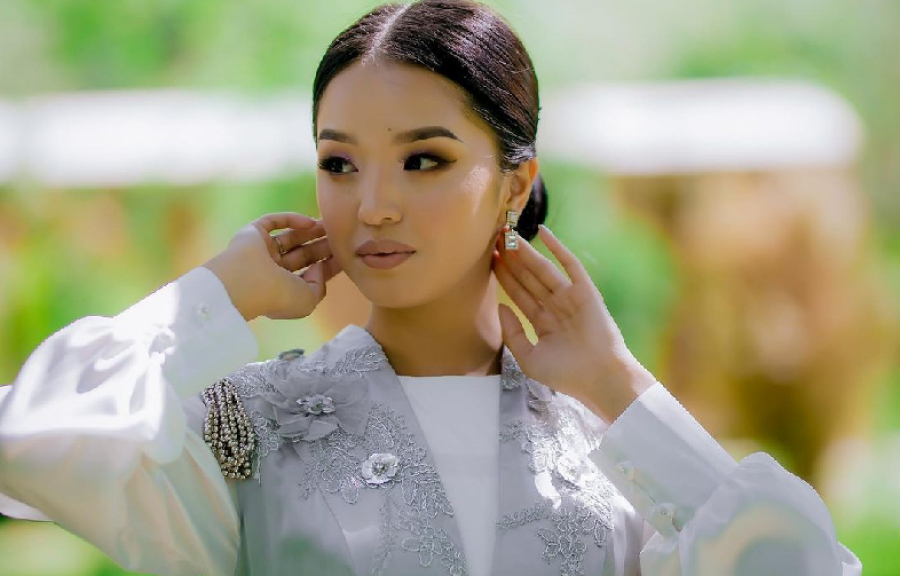 Ресейлік лесбиянкаларда оргазмнан дымқыл письки бар