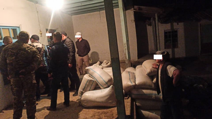 Пограничники в Баткенской области пресекли контрабанду