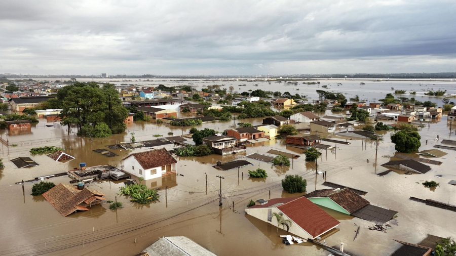 Число погибших в результате наводнений в Бразилии выросло до 78 (видео)