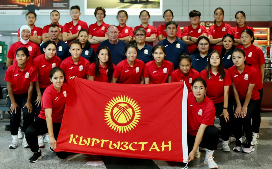Женская сборная из Кыргызстана примет участие в международном турнире по футболу (фото)
