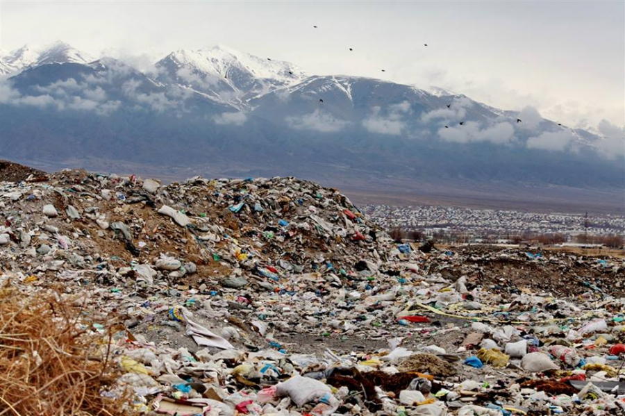 Ветер – не дуй! Как бороться с мусором в Балыкчи?