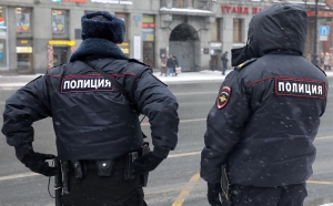 В Москве замначальника отдела полиции вывел кыргызстанца из кафе и ударил (видео)