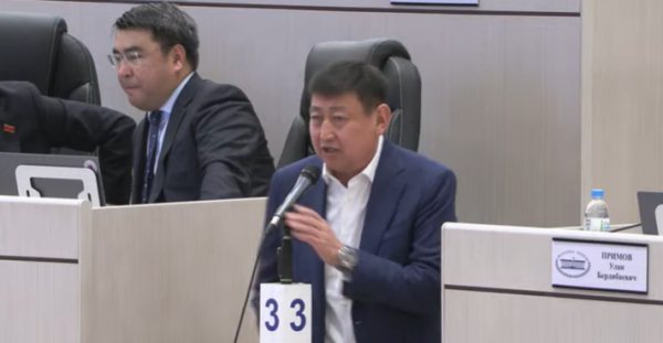 Депутат просит разобраться с заработными платами сотрудников Минстроя