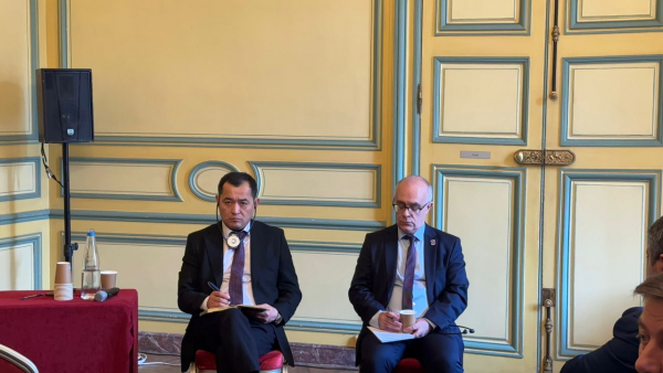 Минздрав призвал Францию инвестировать в медгородок под Бишкеком