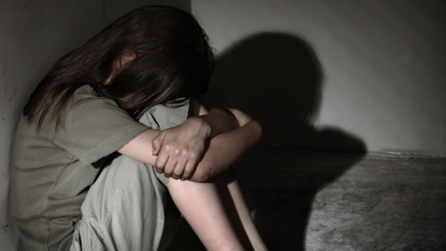 В Таласе 40-летний мужчина развращал собственную 5-летнюю дочь