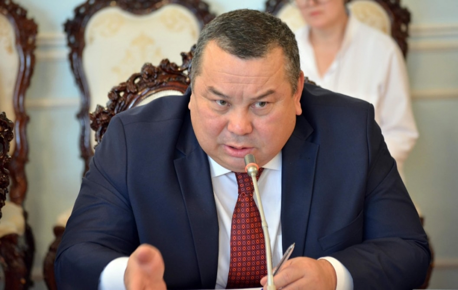 «Мне некогда заниматься интригами». Вице-мэр Бишкека уверяет, что не натравливала директоров школ против Балбака Тулобаева
