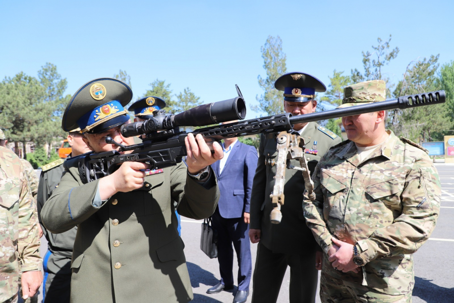 Ташиеву показали новое вооружение спецподразделения «Альфа» (фото)