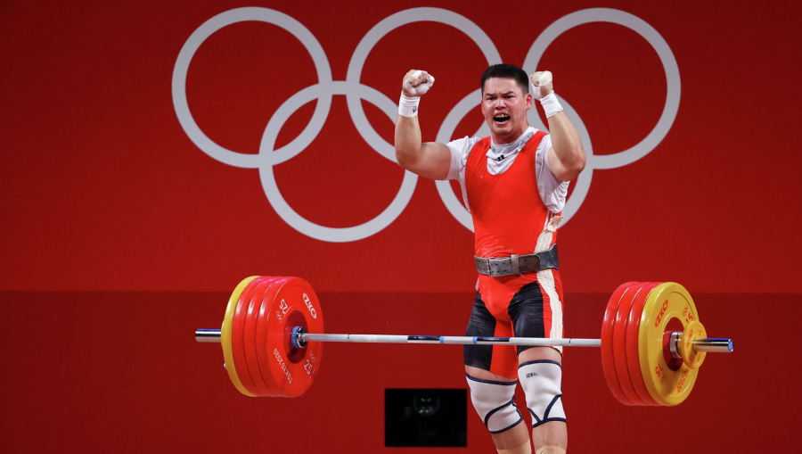Кыргызстанец завоевал серебро на международных соревнованиях по тяжелой атлетике