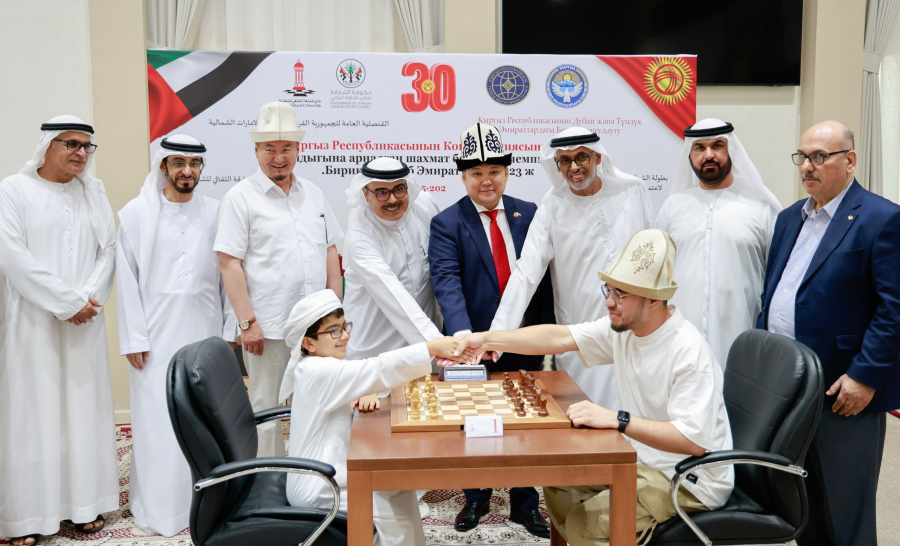Среди кыргызстанцев в Дубае организован шахматный турнир