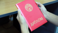 Выпускникам с красными дипломами в КР предоставят «особые» условия для госслужбы