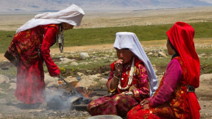 Сотрудники ГКНБ оказали гумпомощь этническим кыргызам, проживающим в Афганистане