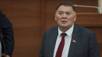 ДТП и неприличный жест депутата Камчыбека Джолдошбаева (видео)
