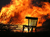 В Кара-Балте неизвестные сожгли базу с сеном. 20 тысяч тюков уничтожено (видео)