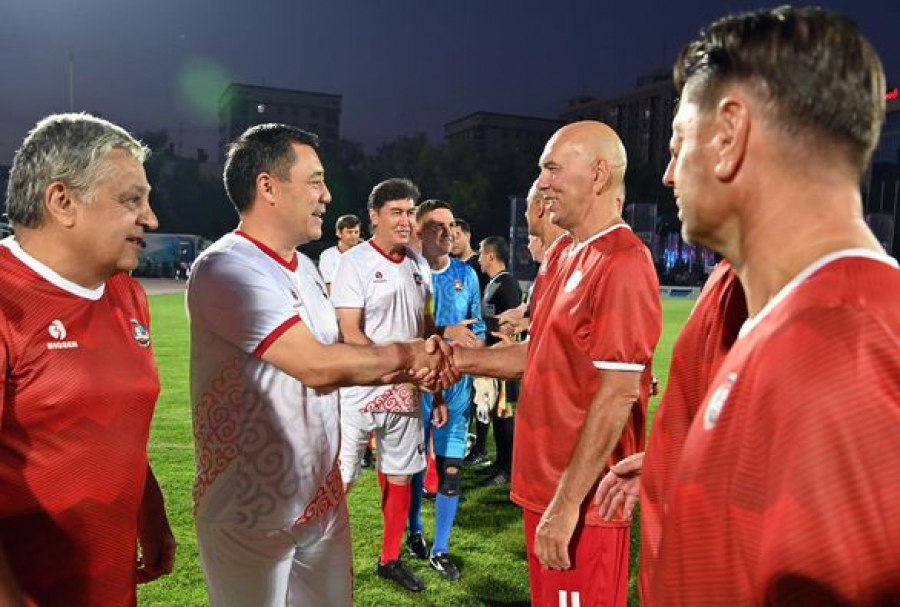 Футбольный матч легенд сборной СНГ и Кыргызстана завершился вничью