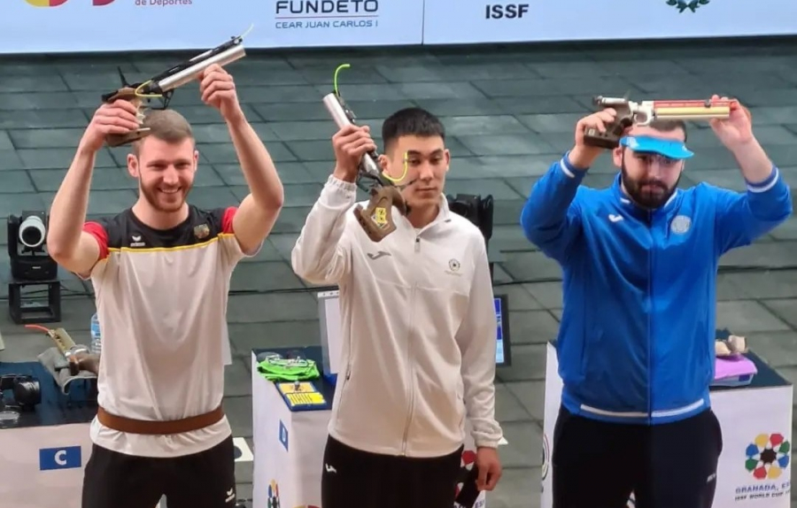 Кыргызстанец завоевал золото на Кубке мира по стрелковому спорту