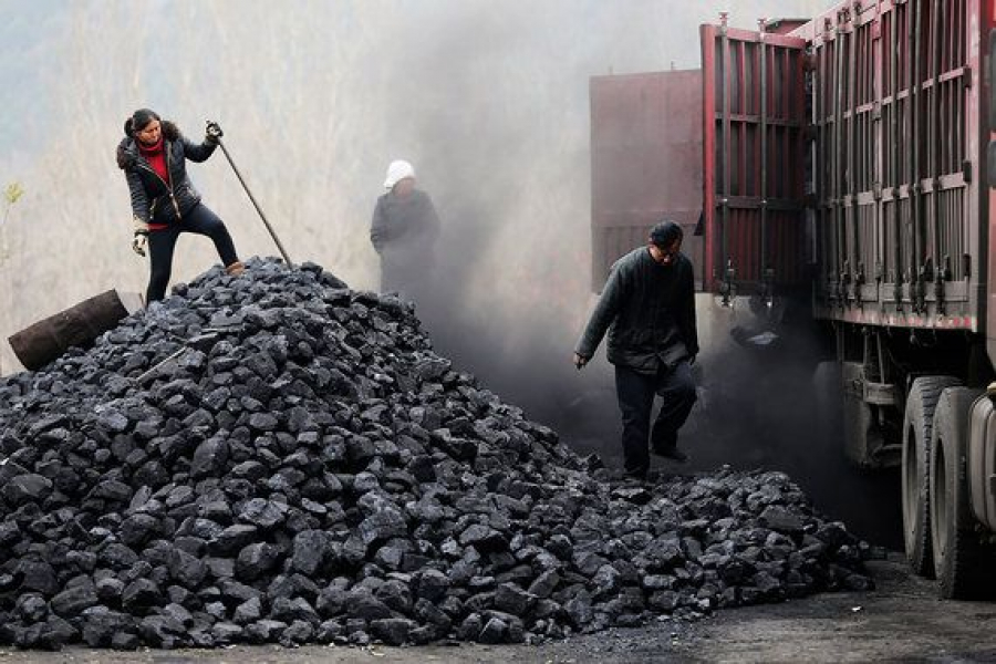 С сегодняшнего дня стоимость угля снизится с 6 тысяч до 3 тысяч сомов. Где можно приобрести