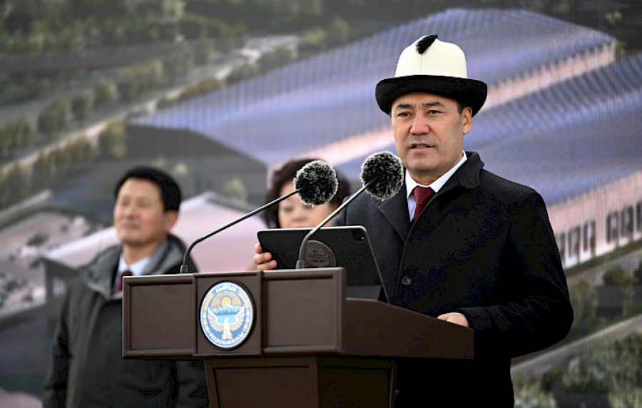Президент кыргызстандыктарды ак калпак күнү менен куттуктады