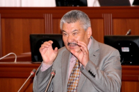 Бекназаров поставил Жапарову «пятерку», а Ташиеву - «неуд»