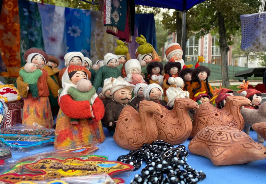 Народные ремесленники из США и Мексики приняли участие в бишкекском фестивале традиционной культуры