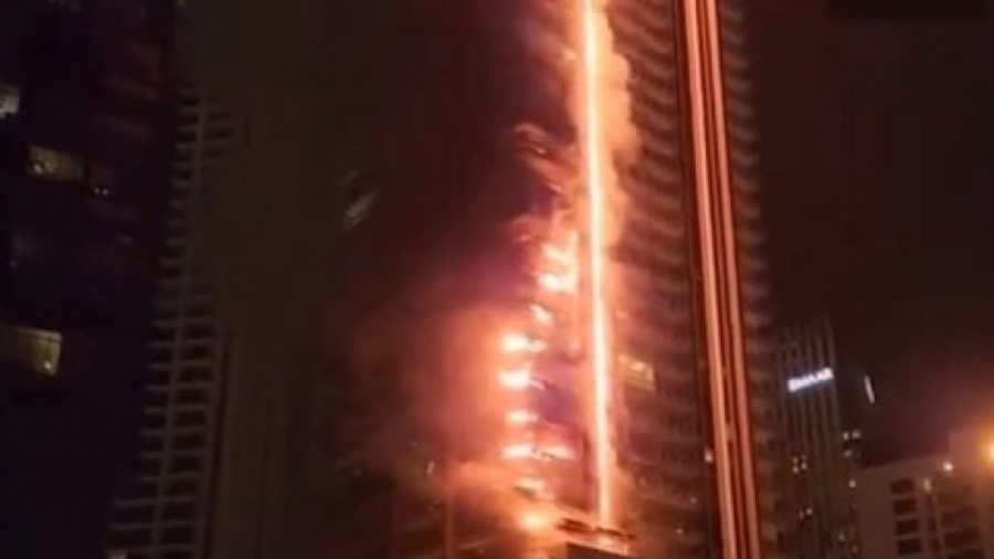 В центре Дубая загорелся небоскреб крупнейшего девелопера в арабском мире (видео)