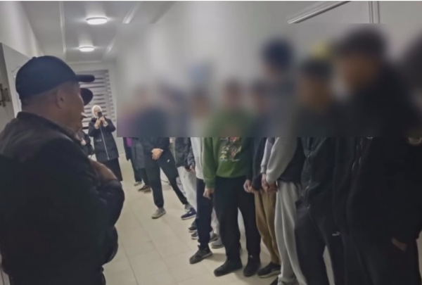 Школьники устроили массовую драку в Токмаке (видео)