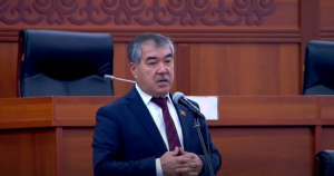 Кундузбек Сулайманов потребовал отправить в регионы сотрудников из аппарата Минздрава