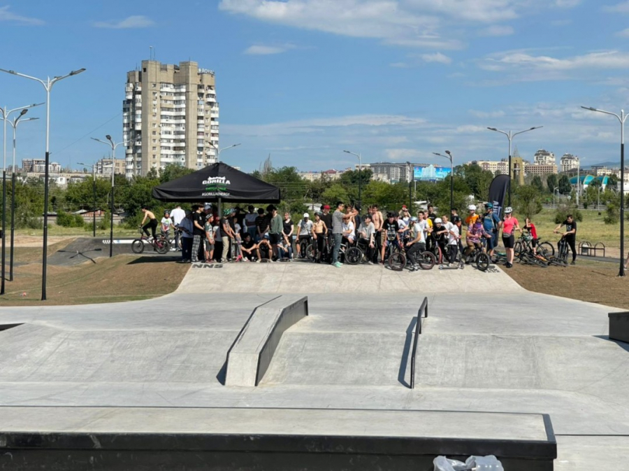 В Бишкеке появился первый в Кыргызстане скейтпарк (фото)