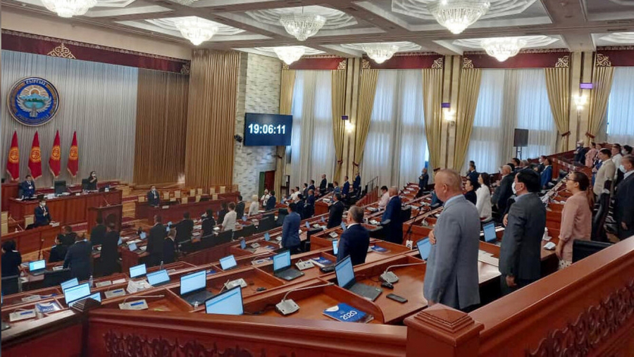 Депутаты Жогорку Кенеша возмутились, что министры их игнорируют