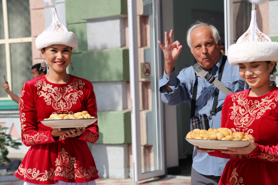 В Бишкек на поезде прибыли туристы из Америки и Европы