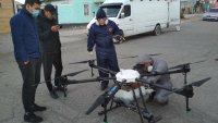 В Балыкчи на дронах и дельтапланах дезинфицируют улицы (видео)