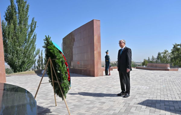 Касым-Жомарт Токаев посетил историко-мемориальный комплекс «Ата-Бейит»