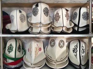 Кожобек Рыспаев предложил запретить дарить ак калпак иностранцам