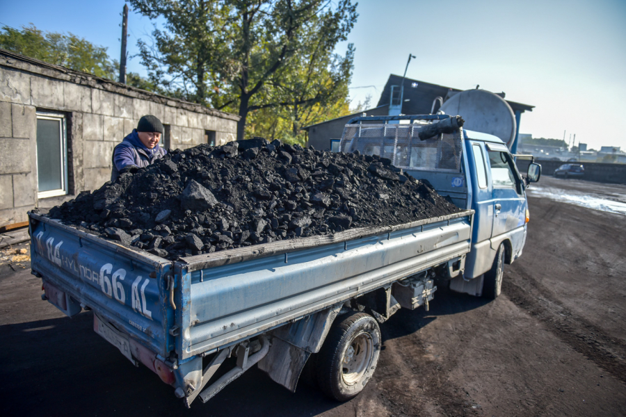 Мэрия Бишкека: Не исключено, что цены на местный уголь искусственно завышают частные лица, перевозящие твердое топливо с разреза