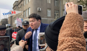 Султанбеков: Если судить Атамбаева по освобождению Батукаева, тогда также нужно судить Жээнбекова за Суталинова (видео)