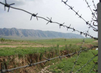 Таджикская сторона начала демонтаж водопроводных труб на границе с Кыргызстаном