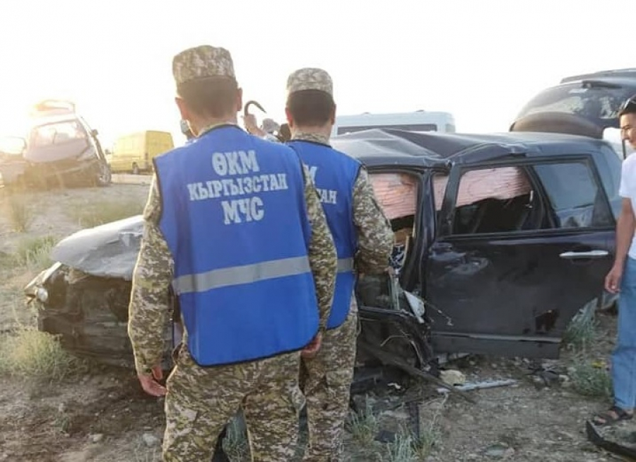 В аварии на Иссык-Куле пострадало 14 человек