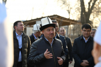 Нурланбек Шакиев ознакомился с ходом строительства больницы в Базар-Коргонском районе