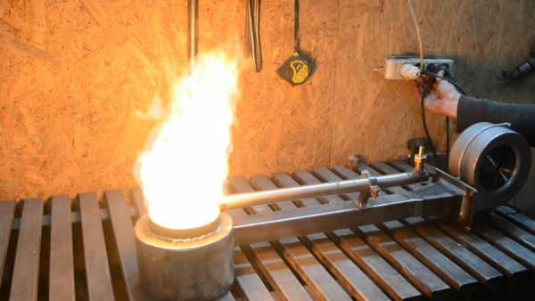 В Бишкеке оштрафовали за рекламу горелок на отработанном масле