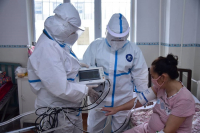 Фонд ООН в области народонаселения передал комплекты СИЗ больницам КР