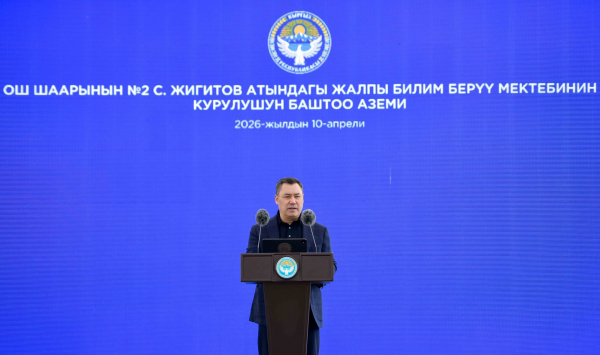 В школах Оша нагрузка превышена вдвое - более 100 тысяч учеников при вместимости 46 тысяч