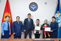 Бишкектеги жетим балдарга батирлер берилди