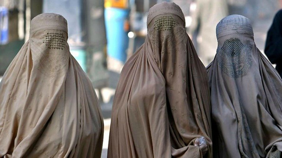 Паранджа или хиджаб: как не перепутать мусульманские предметы одежды?