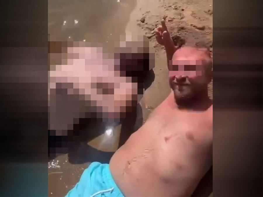 Россияне устроили фотосессию с трупом утонувшего мигранта