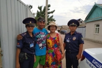 Милиционеры помогли туристу из РК найти свою семью на Иссык-Куле (видео)
