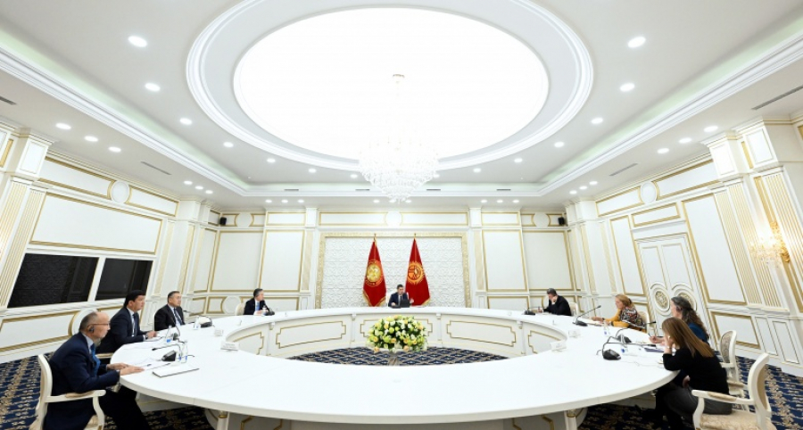 Президент Садыр Жапаров встретился с послами ряда зарубежных стран